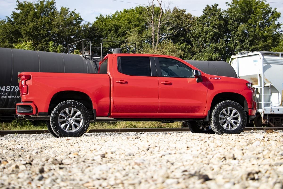 Rough Country 3.5" Lift Kit | M1 | Rear Mono Leaf | Chevy Silverado 1500 22-24 28240RED - Image 3