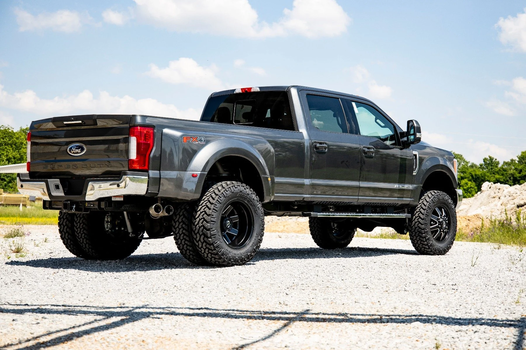 Rough Country 4.5 Inch Lift Kit | DRW | D/S | M1 | for Ford Super Duty 4WD 17-22 55941 - Image 2