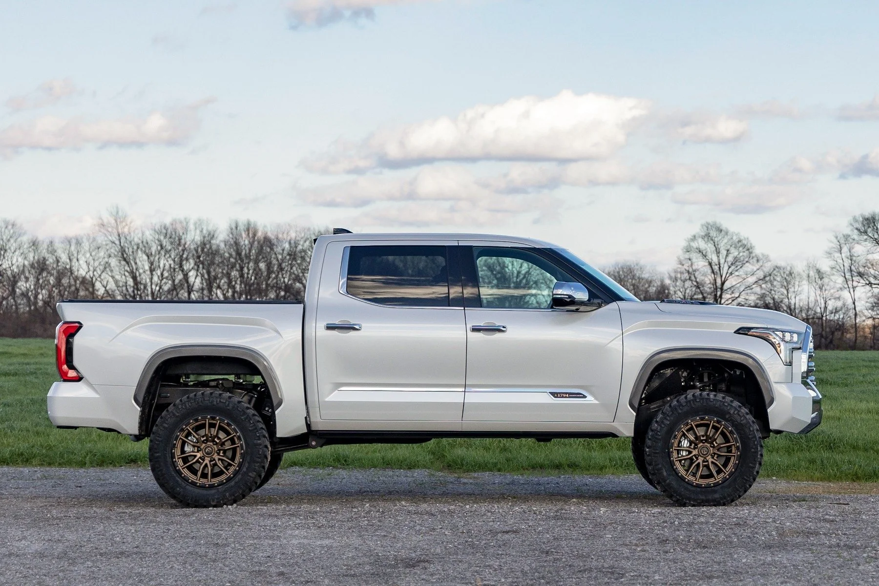 Rough Country 6 Inch Lift Kit OE Air Ride for Toyota Tundra 4wd 2022-2025 71800 - Image 4