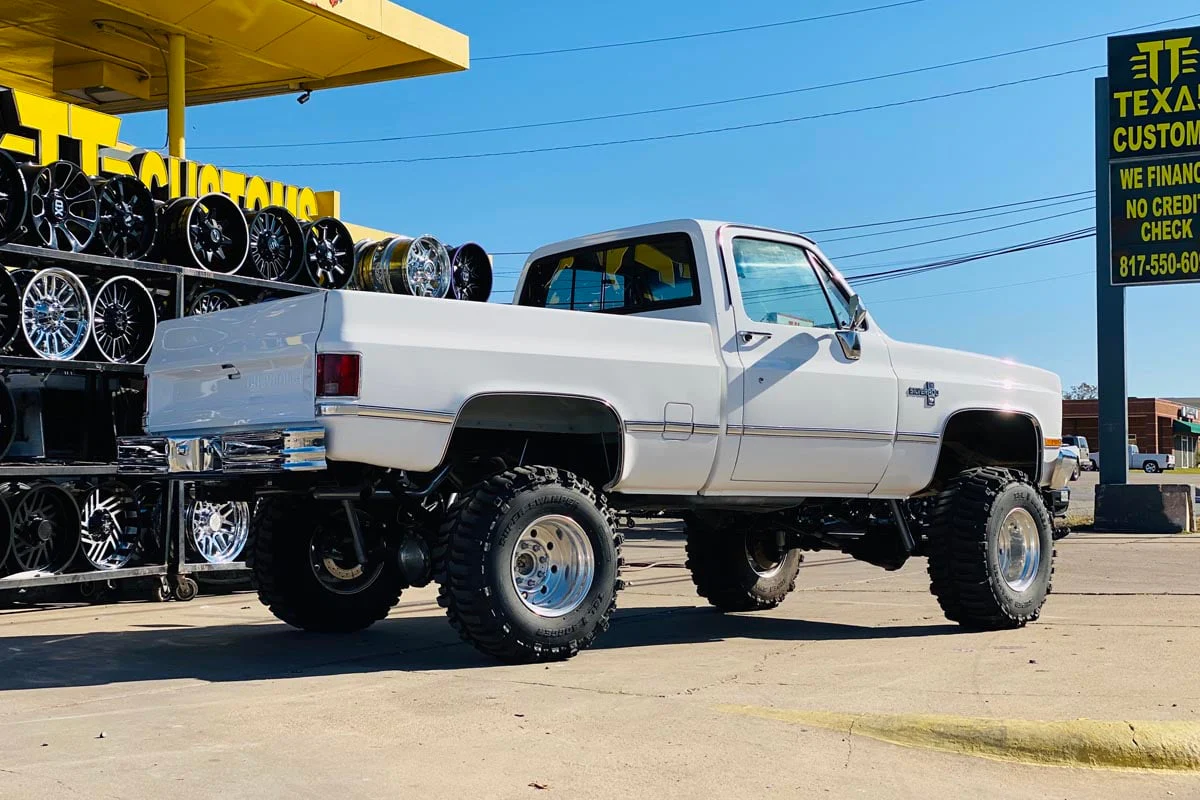 Rough Country 6in GM Suspension Lift Kit System 52in Rear Springs 20530 - Image 9