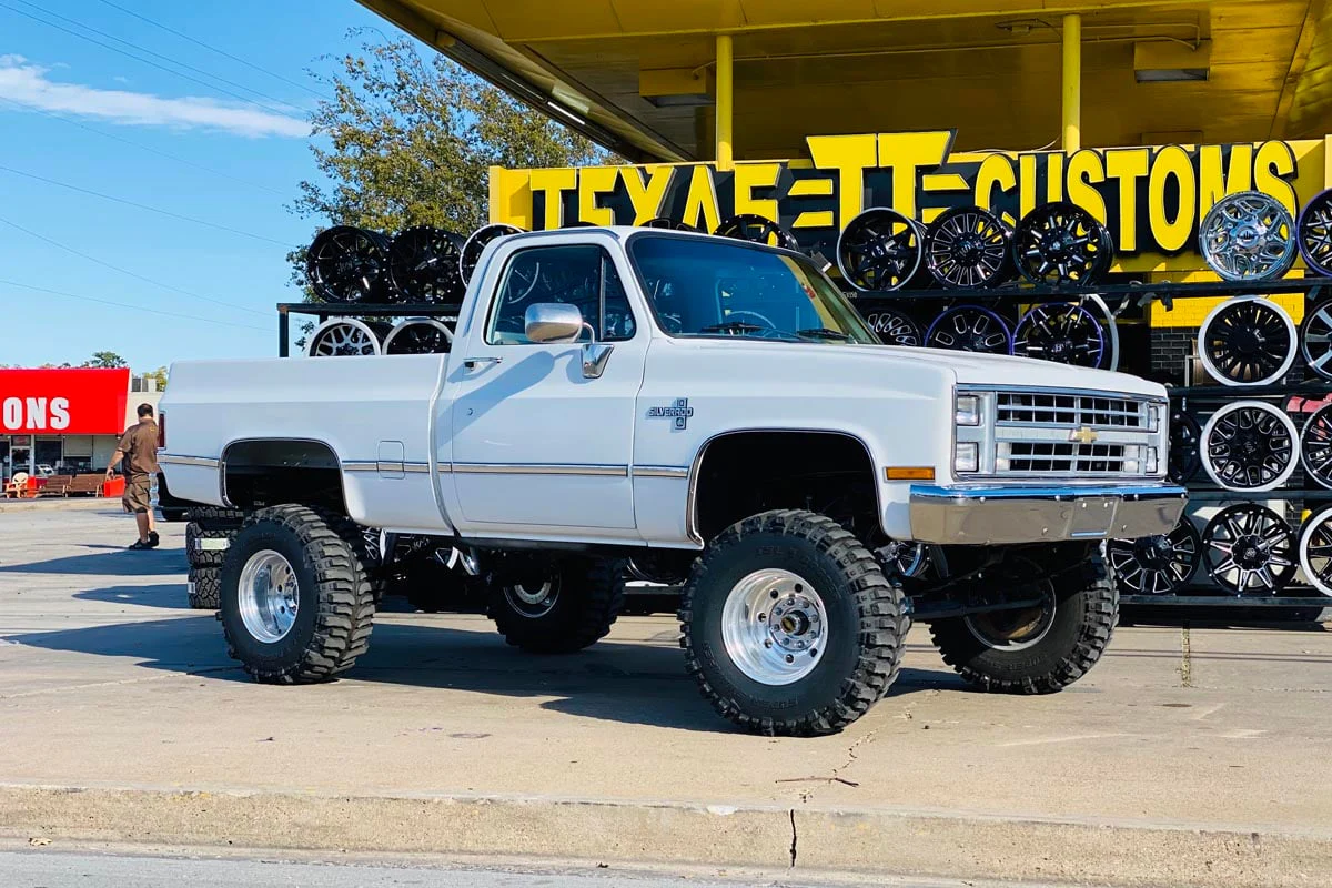 Rough Country 6in GM Suspension Lift Kit System 56in Rear Springs 21430 - Image 6