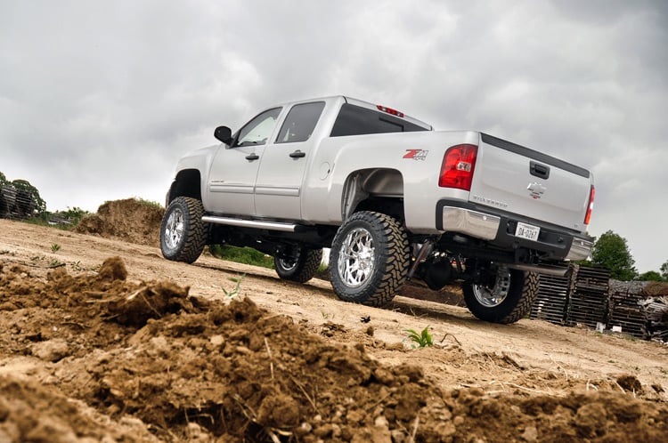 Rough Country 7.5in GM NTD Suspension Lift Kit / V2 11-19 2500HD/3500HD 25370 - Image 3