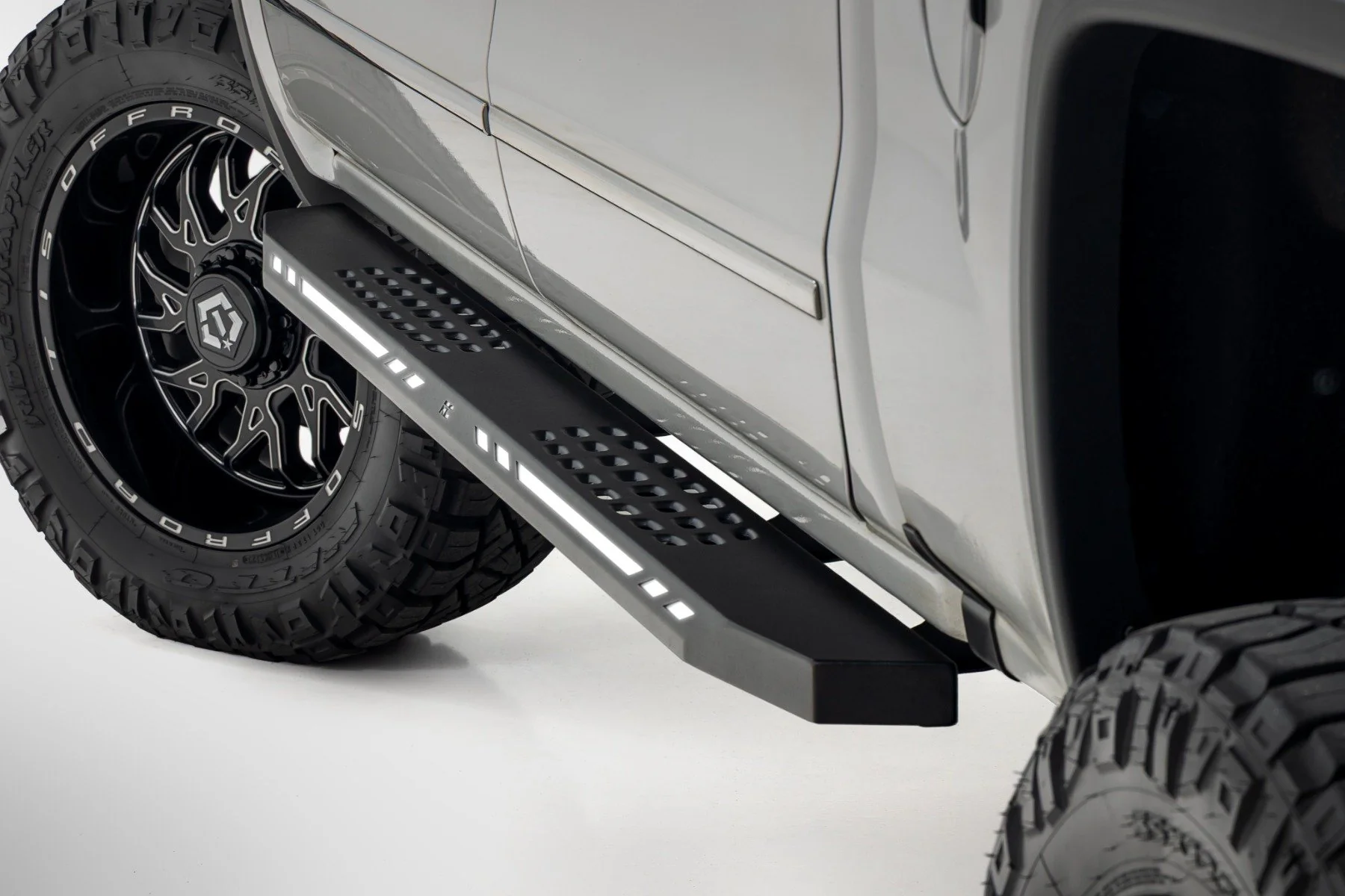 Rough Country AC2 Running Boards | Amber/White | Crew Cab | Chevy/GMC 1500 (2007-2018) 57003 - Image 2