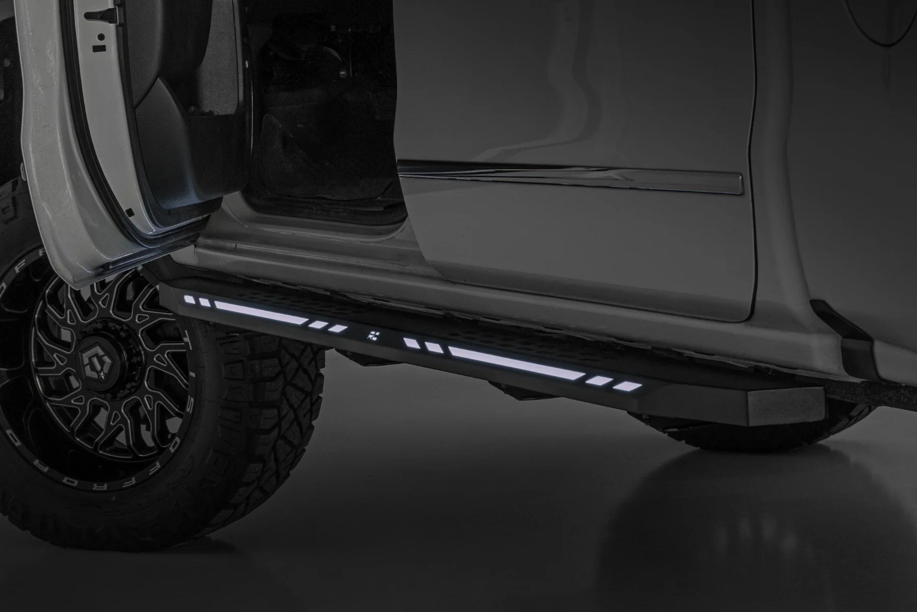 Rough Country AC2 Running Boards | Amber/White | Crew Cab | Chevy/GMC 1500 (2007-2018) 57003 - Image 6