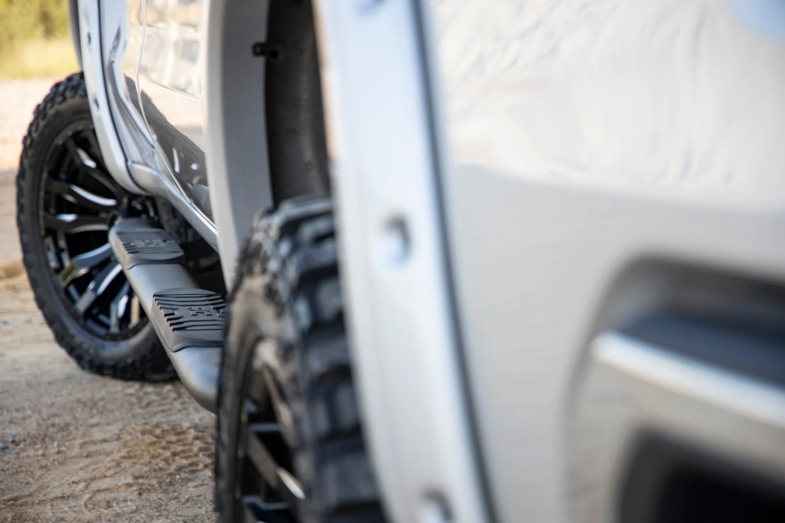 Rough Country GM Oval Nerf Step Bars 19-25 GM 1500/2020 2500HD/3500 HD CREW CAB 21002 - Image 5