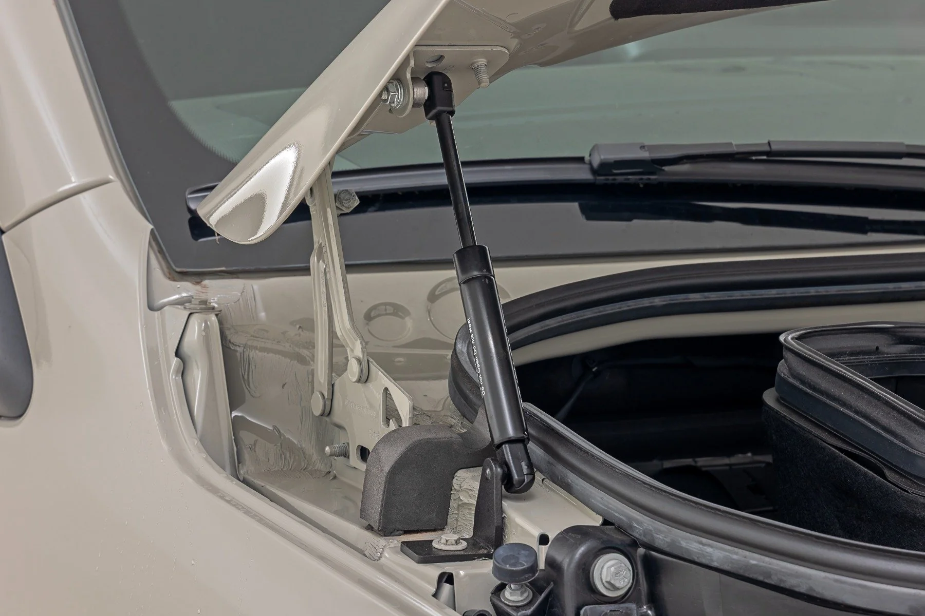 Rough Country Hood Struts | Mercedes-Benz Sprinter 3500 (19-22)/Sprinter 3500XD (19-25) 85001