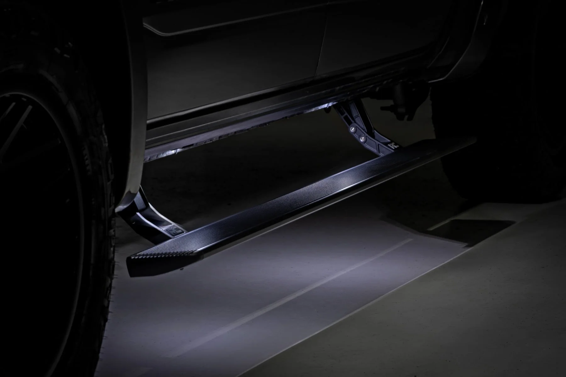Rough Country HT-Series Power Running Boards Double Cab for Toyota Tacoma 24-26 ESR652024 - Image 4