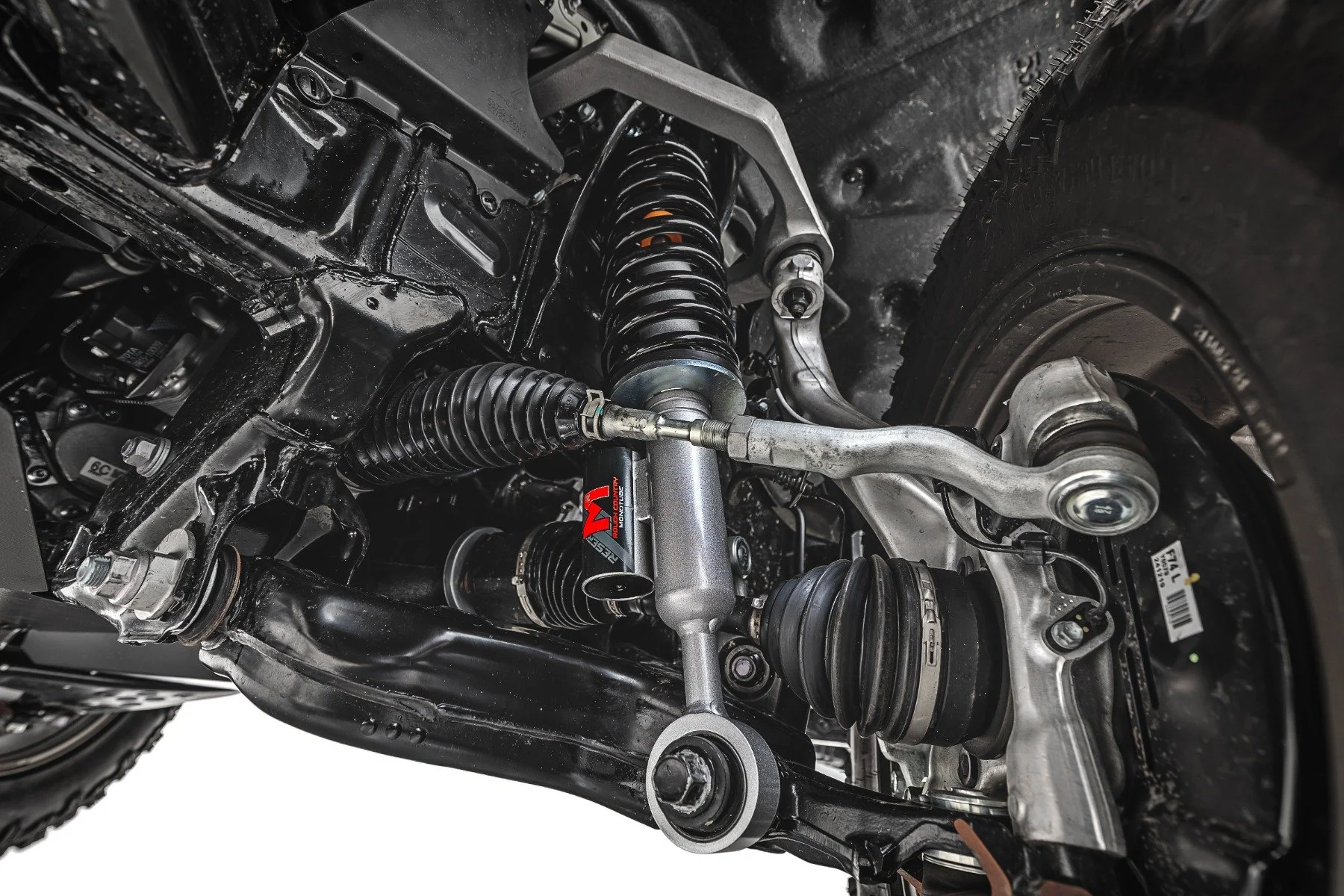 Rough Country M1R Reservoir Loaded Struts | Adjustable Height | Front | Leveling | for Toyota 4Runner (25-26) 684198 - Image 3