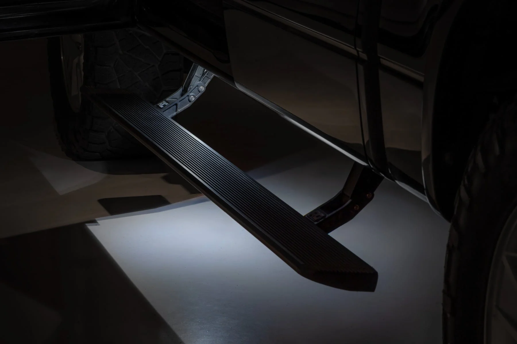 Rough Country Power Running Boards | Crew Cab | for Ford F-150 (2009-2014) ESR71529 - Image 2