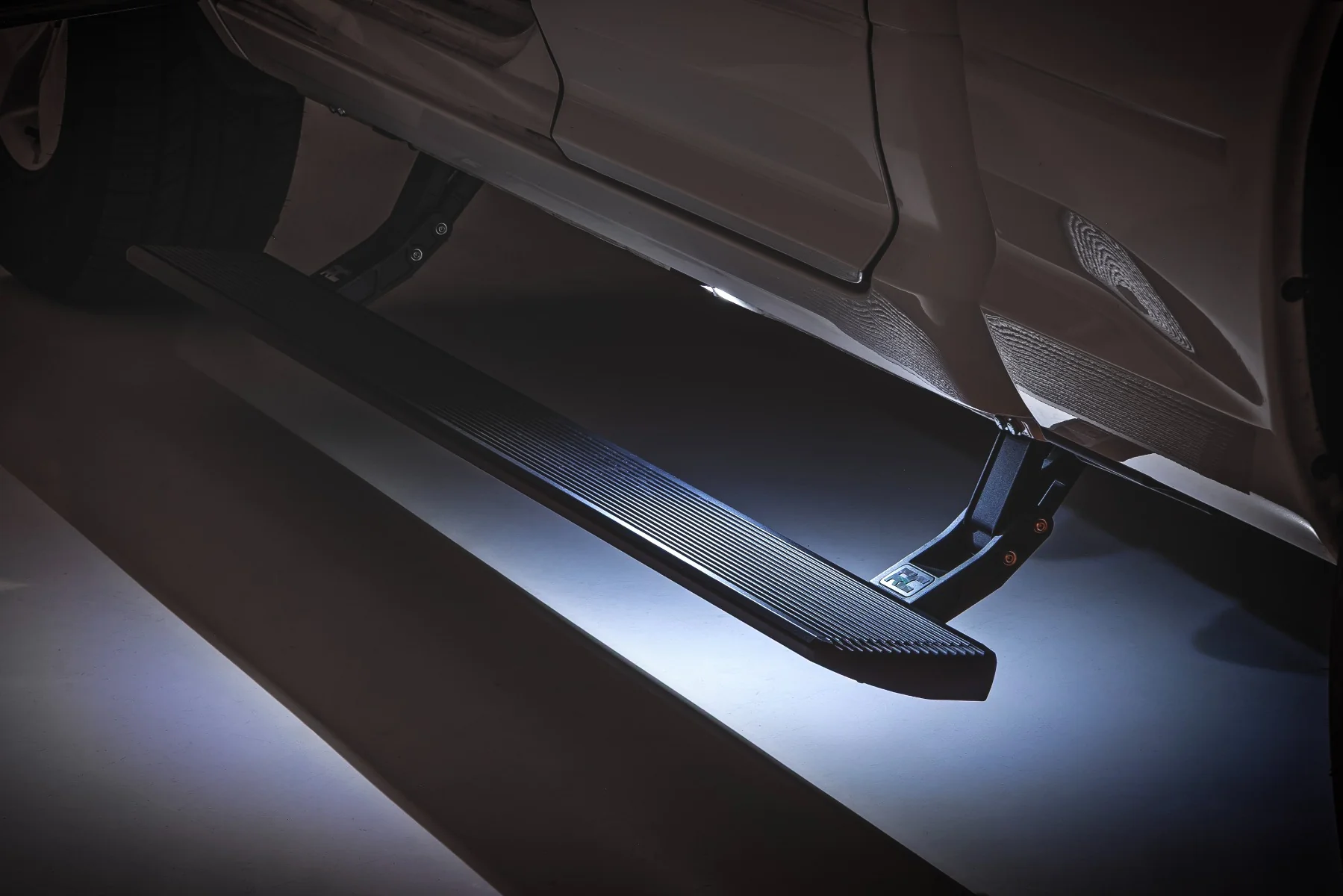 Rough Country Power Running Boards HT-Series Quad Cab for Ram 1500 09-18 ESR050210 - Image 3
