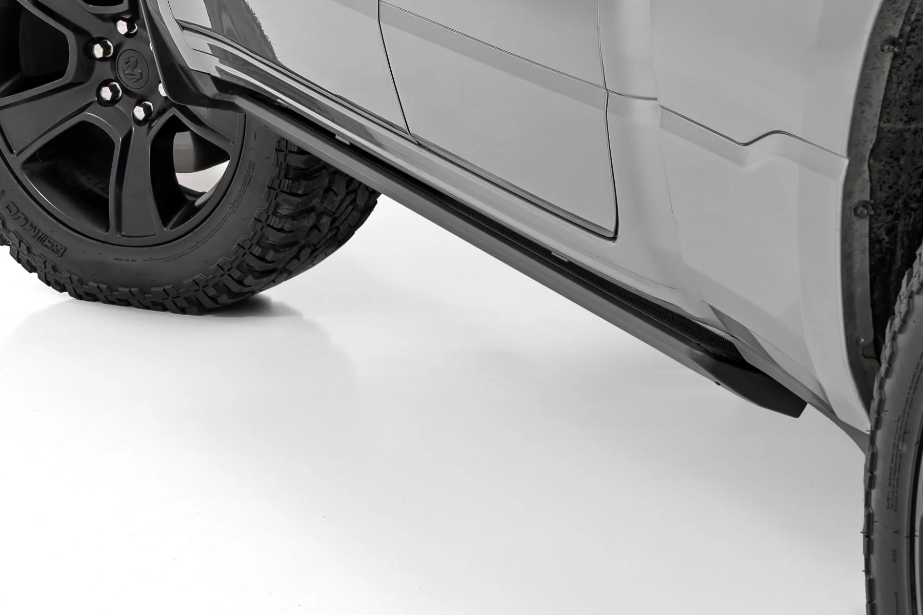 Rough Country Power Running Boards HT-Series Quad Cab for Ram 1500 19-25/TRX ESR61925 - Image 2