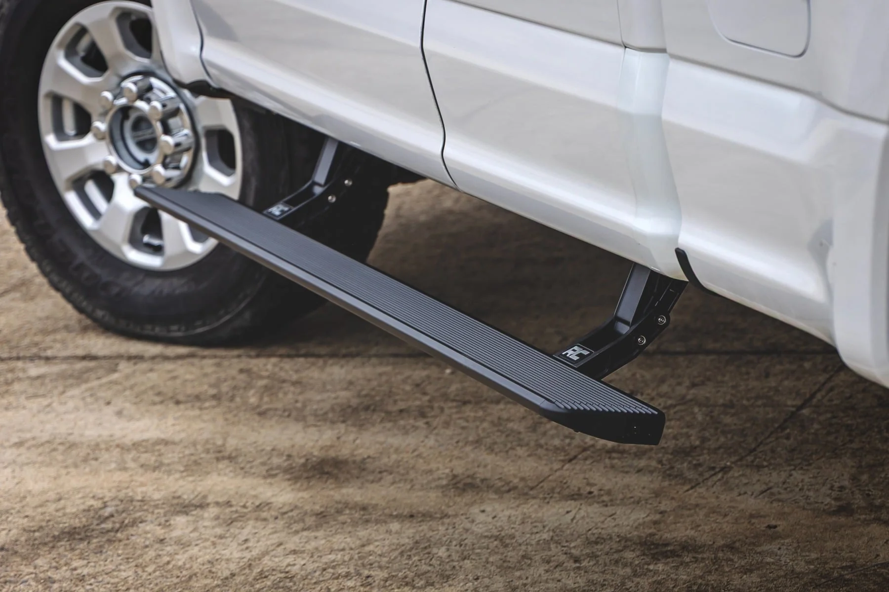 Rough Country Power Running Boards HT-Series Super Cab for F-150/Lightning 15-26 ESR71525 - Image 6