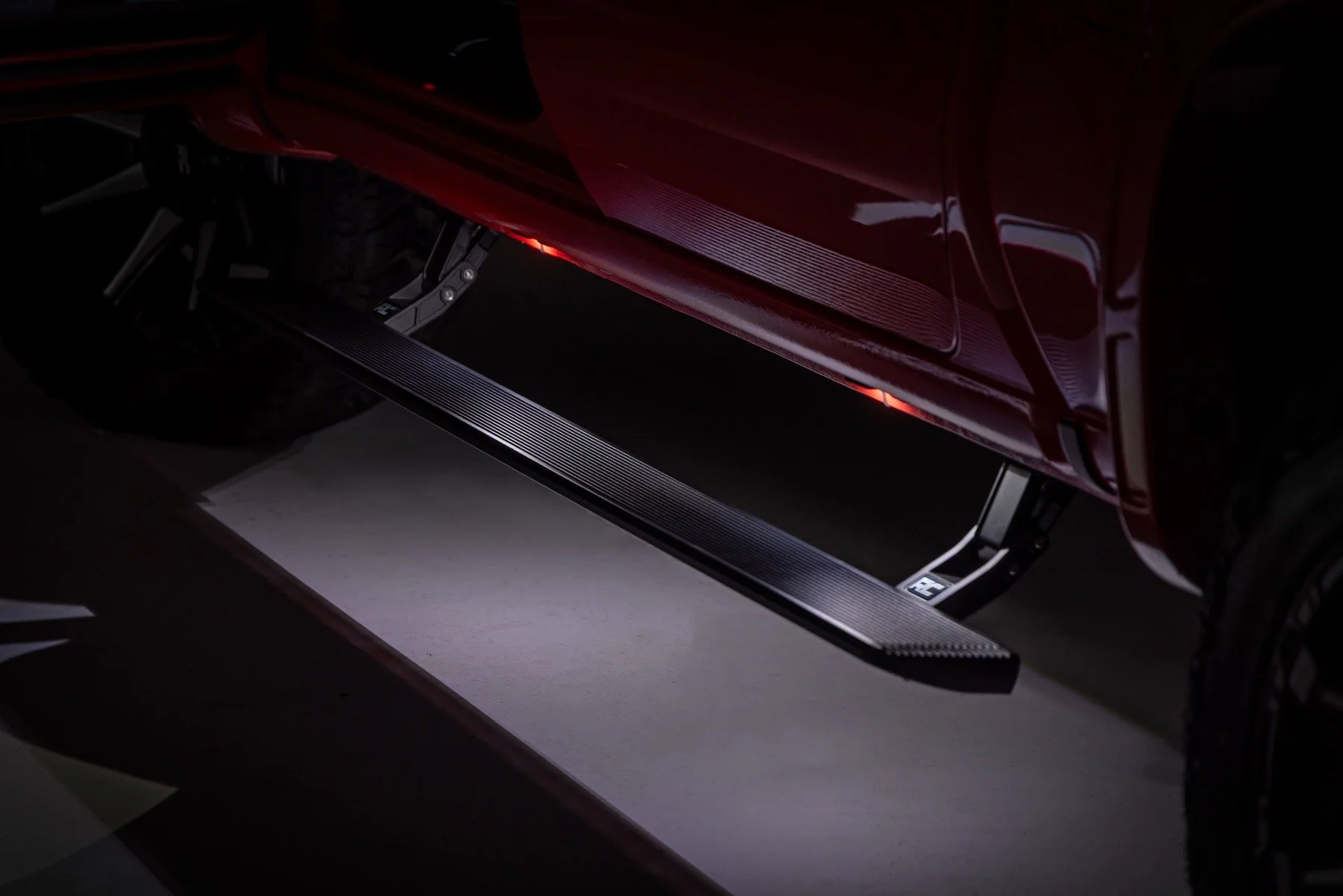 Rough Country Pwr Running Boards HT-Series CrewCab Chevy/GMC Pickups 19-26 ESR51920 - Image 3