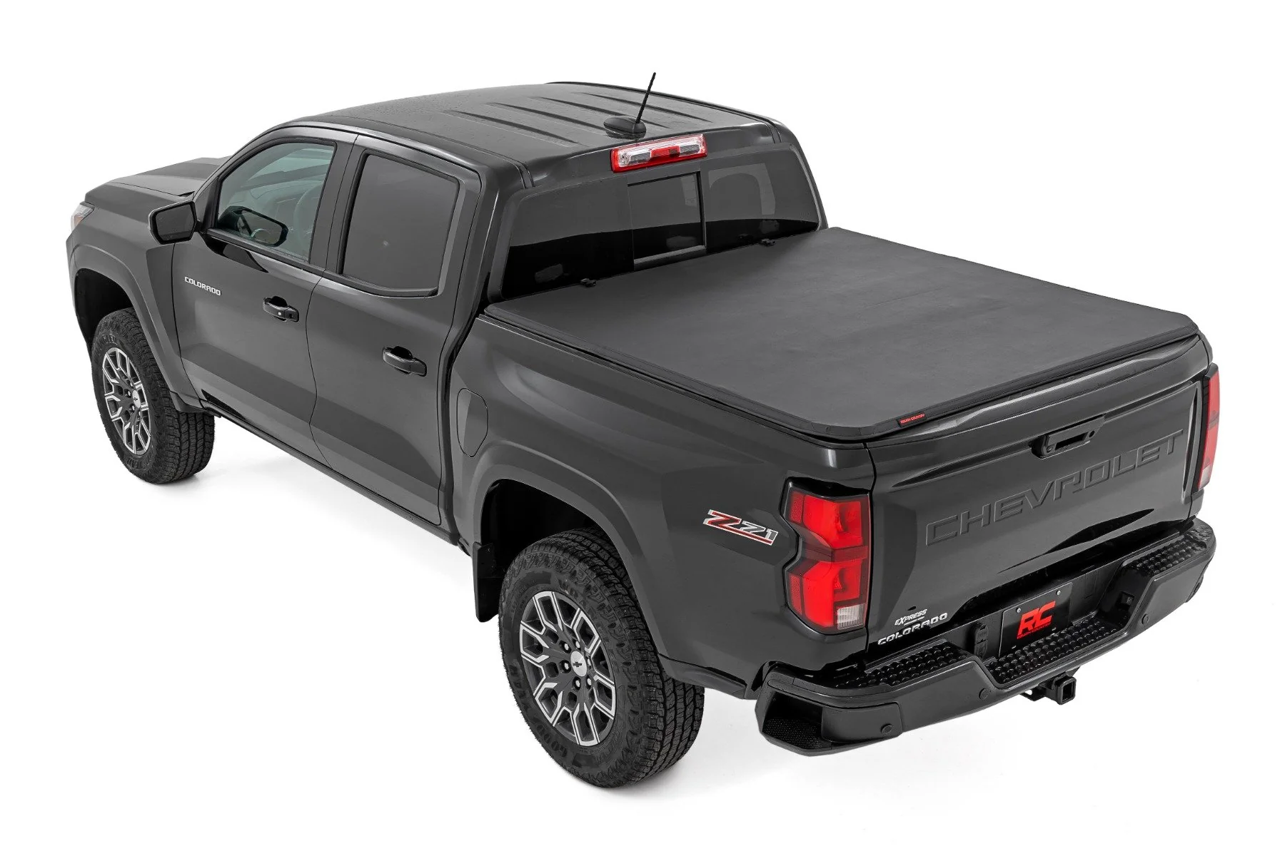 Rough Country Soft Tri-Fold Bed Cover | 5' Bed | Chevy/GMC Canyon/Colorado 2WD/4WD (23-26) 41215700A - Image 3