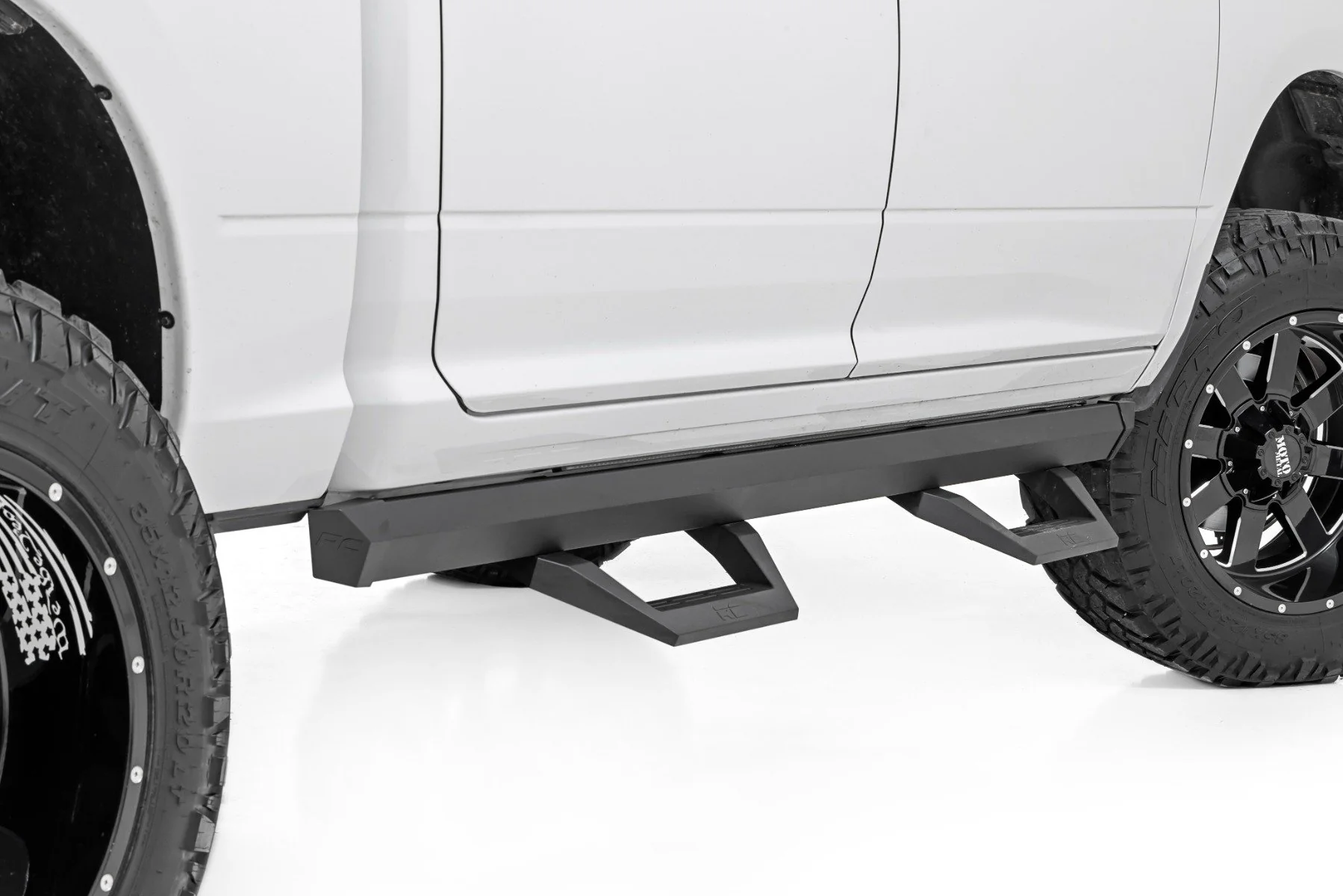 SRX2 Adj Aluminum Step Crew Cab Ram 1500 09-18/2500 10-18 31011A - Image 2