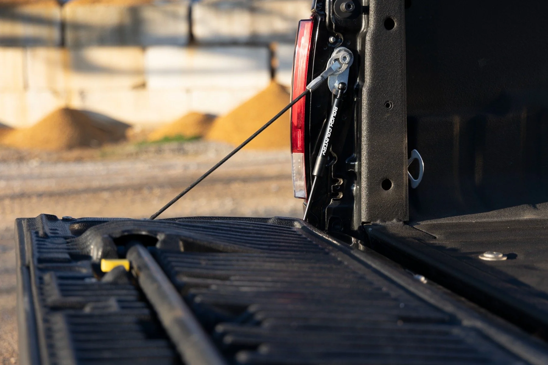 Tailgate Assist Ford Super Duty 1999-2016 73220 - Image 3