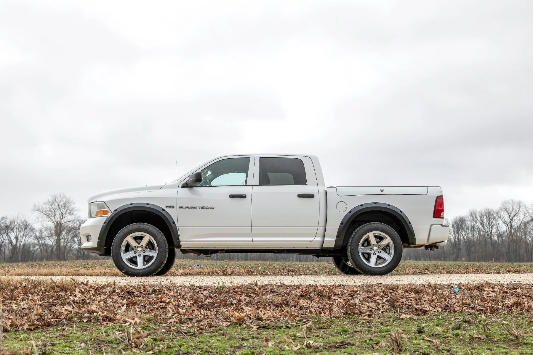 Rough Country Traditional Pocket Fender Flare GW7 White for Ram 1500 09-18 White F-D10911B-GW7 - Image 3